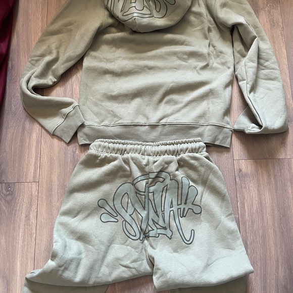 SynaWrld Tracksuit - Picture 6 of 7